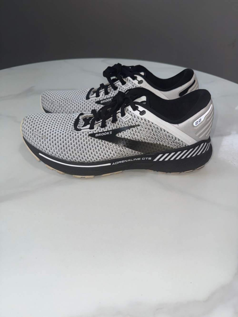 Brooks Adrenaline GTS 22 - White and Black Running Sneakers